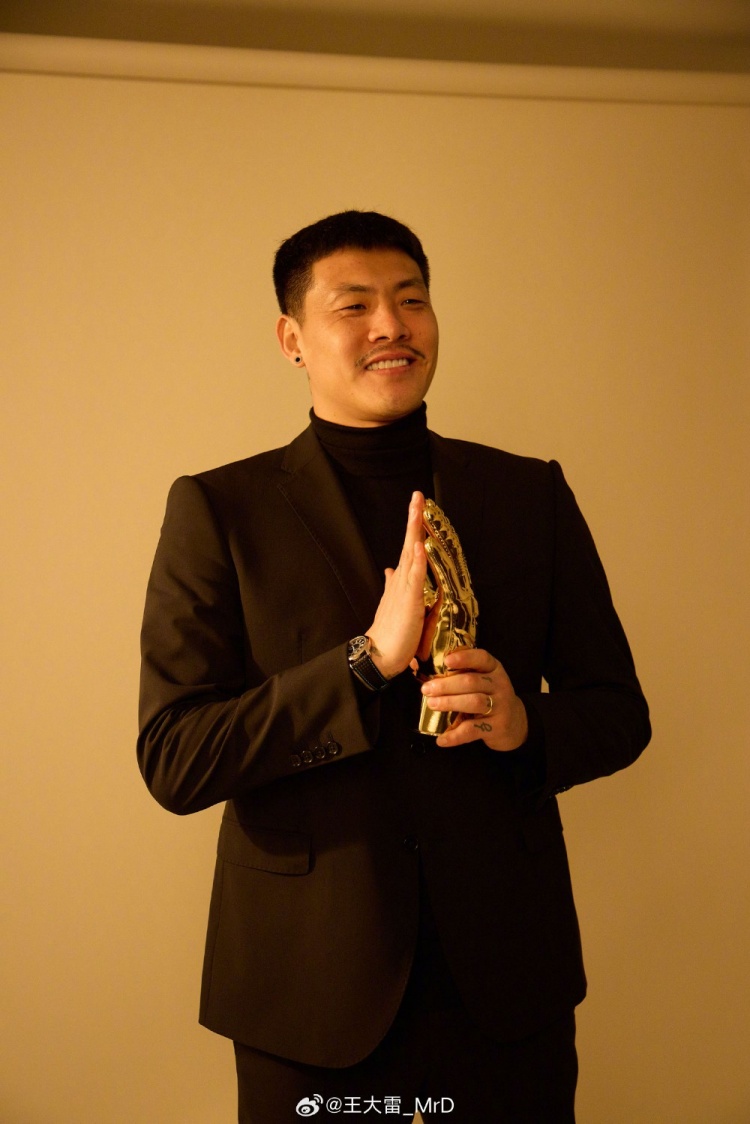  獲中國足球金手套獎，王大雷發(fā)文：既是榮譽也是鞭策自己的動力