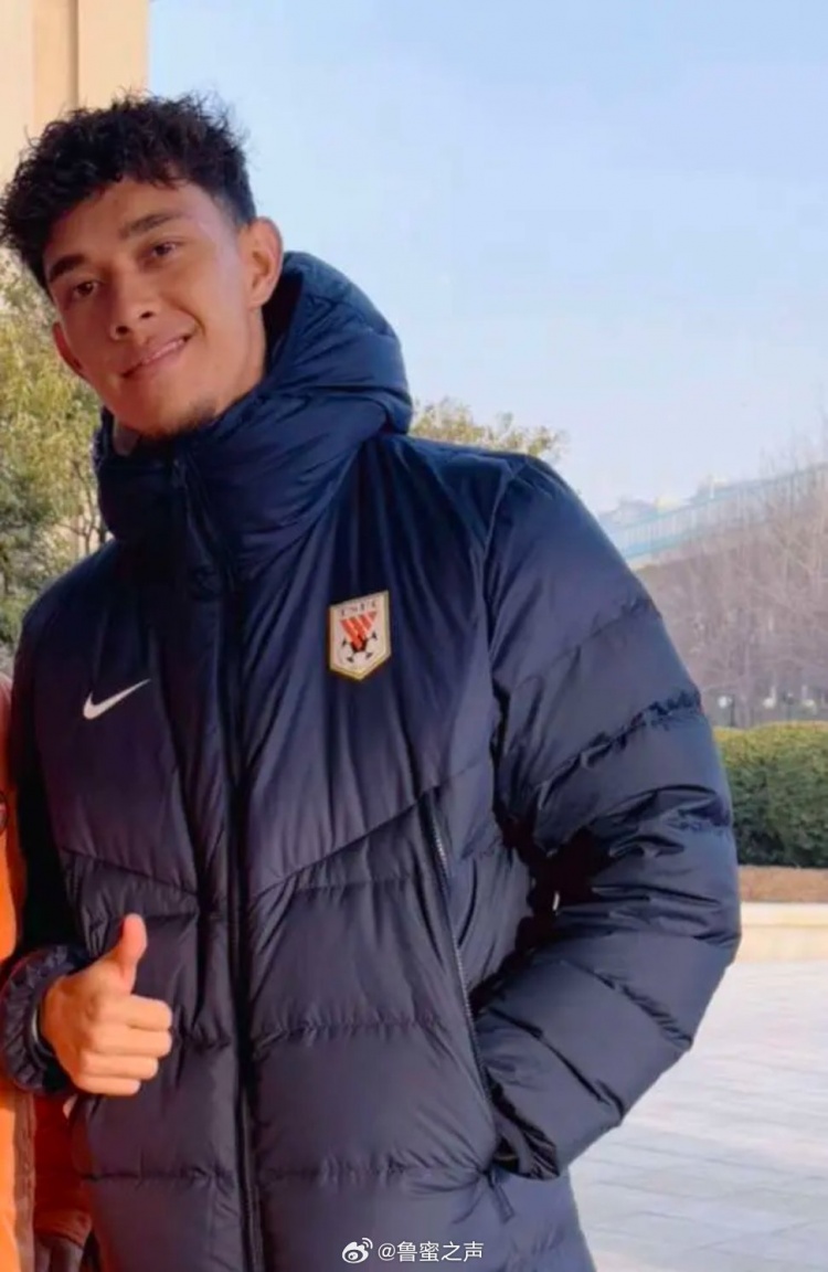  博主：泰山隊新援李小恒已抵達(dá)俱樂部，明天將隨隊登泰山祈福
