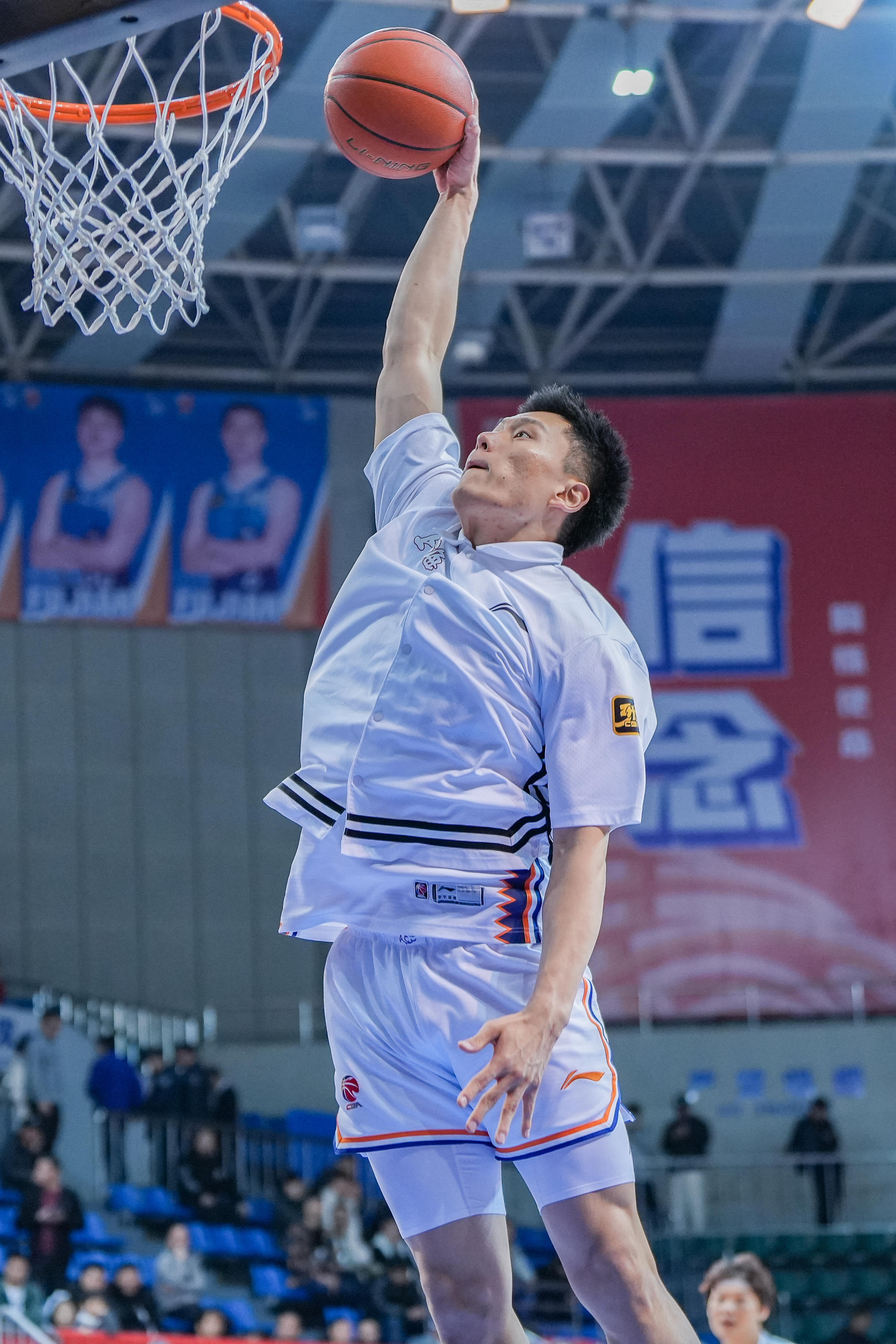  持續(xù)漲球！上海男籃“李花”組合—李弘權(quán)、李添榮