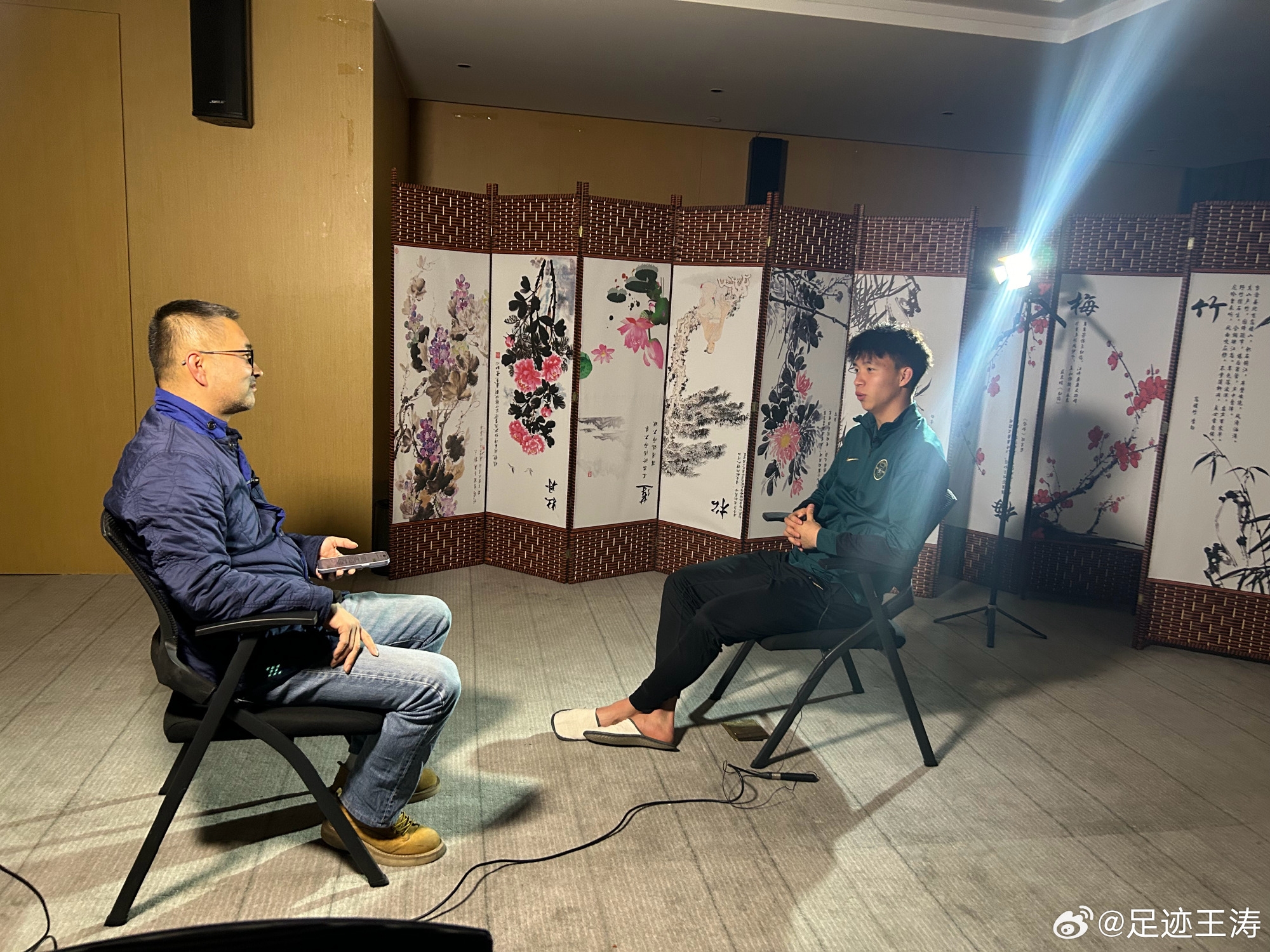  記者：王鈺棟視韋世豪為偶像&想加他微信，現(xiàn)進了國足不知加到?jīng)]