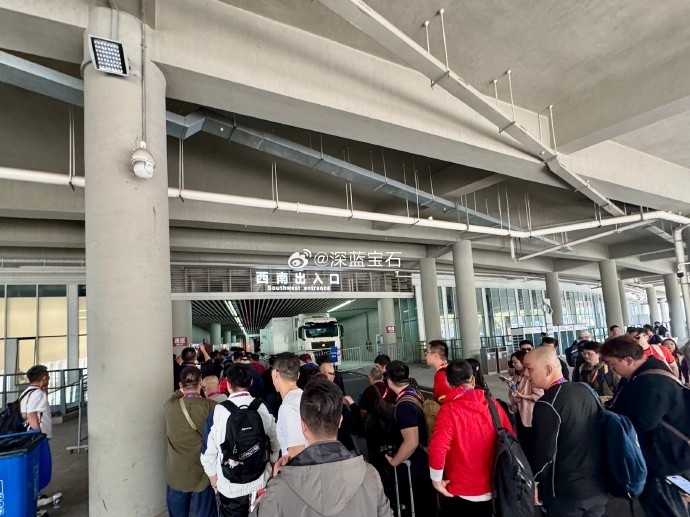  盛況空前！記者曬照：距離中澳之戰(zhàn)還有三小時，現(xiàn)場記者已超百名