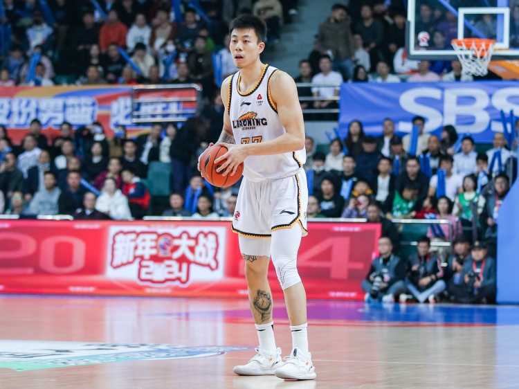  攻防俱佳！張鎮(zhèn)麟15中8拿到19分7板6助5斷2帽