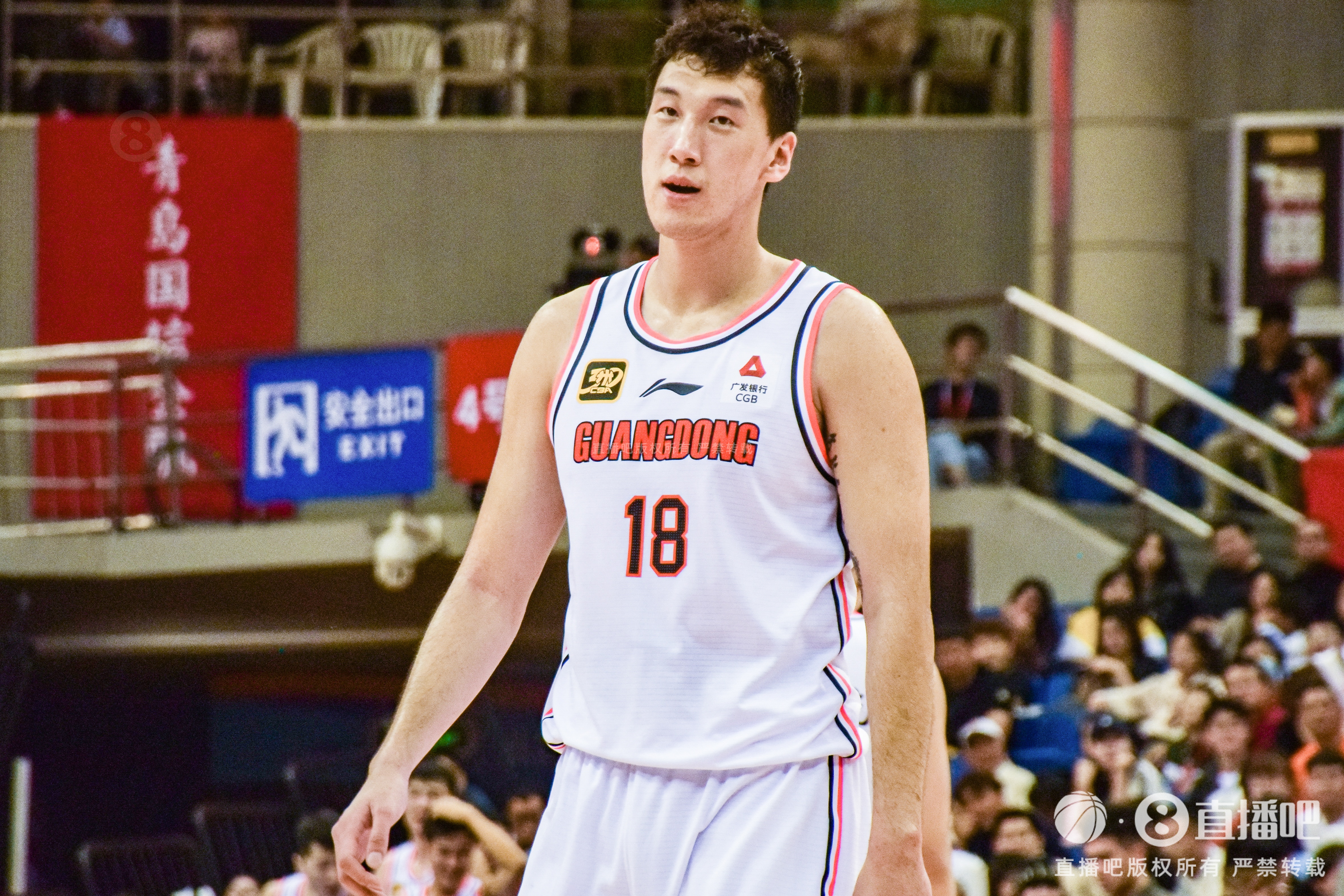  神射手！杜潤旺上半場三分5中4得到12分1板1助1斷