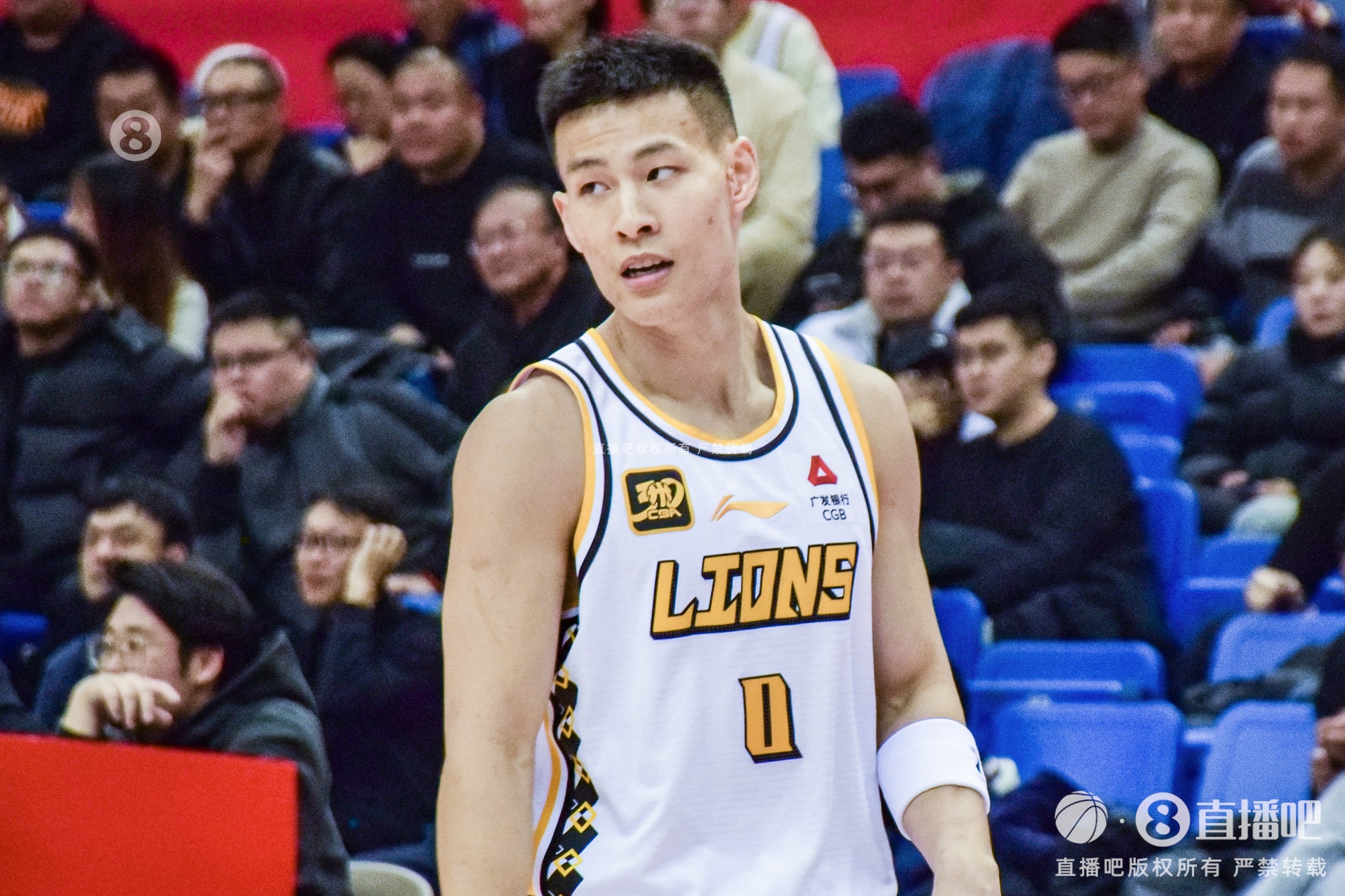  毫無狀態(tài)！林秉圣11投僅1中拿到3分3斷 出現(xiàn)2失誤4犯規(guī)