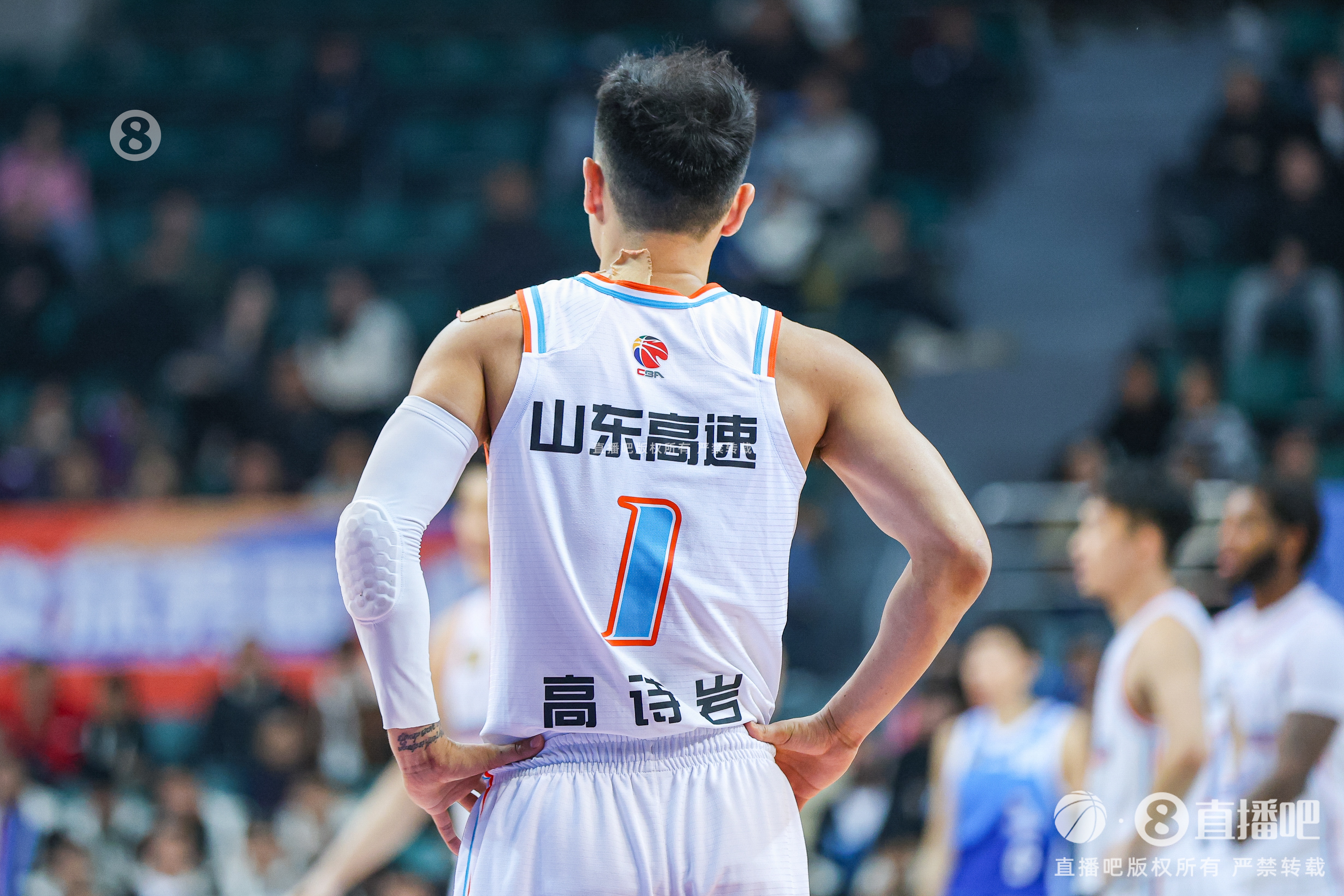  慢熱！首節(jié)山東落后四川1分 全隊首發(fā)5人單節(jié)合計僅拿到3分