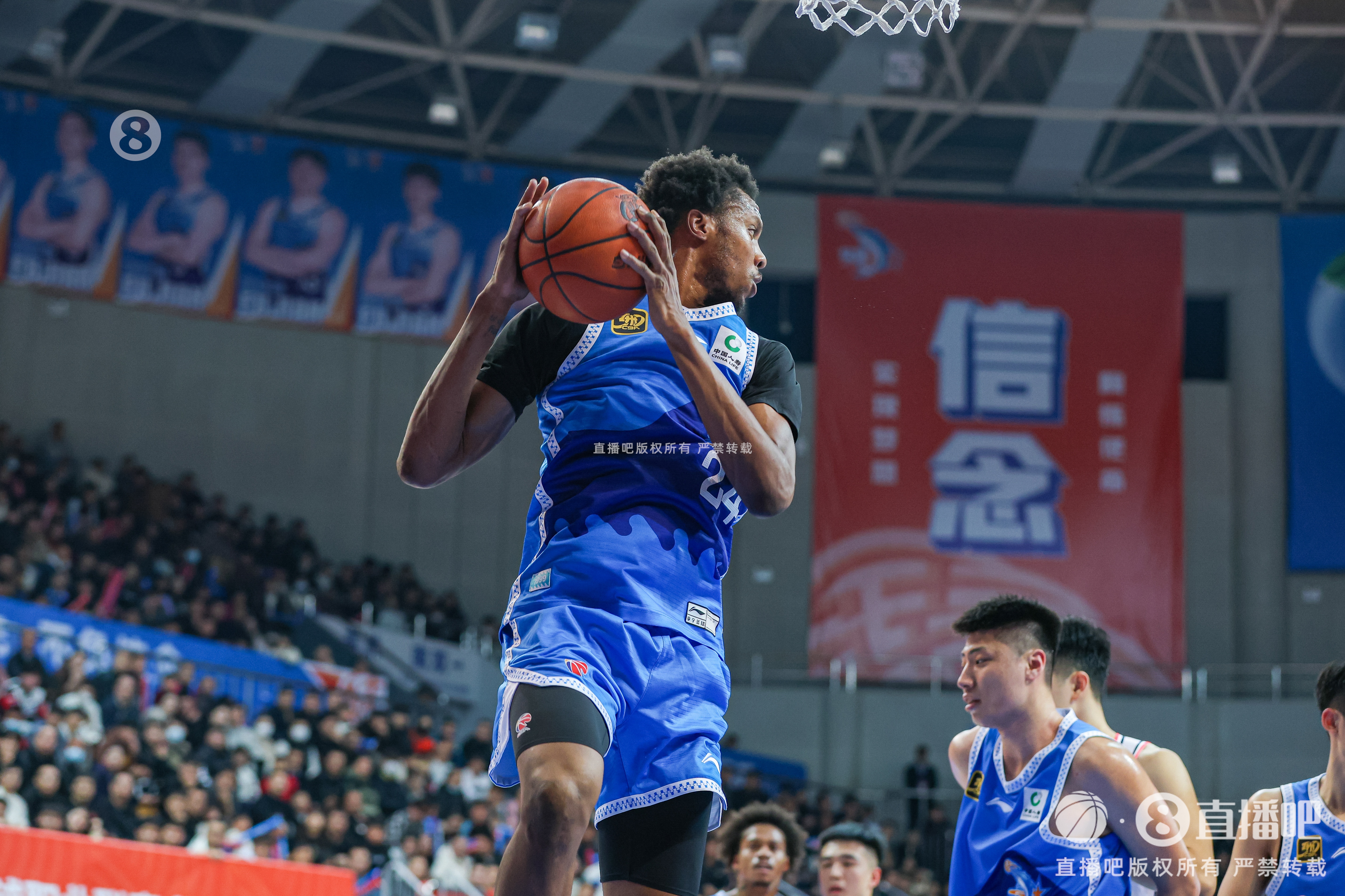  今天效率是真高！路易斯-金20中15&三分7中5怒砍41分8板4斷